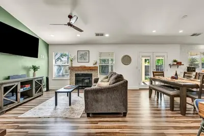 a living room with a couch and a table at Magnolia Peaceful Vibes Cozy Near Hospital in Hanford