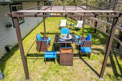 an overhead view of a table and chairs under a pergola at Manic Mountain Forest Cabin 3 miles from Bass Lake in Oakhurst
