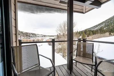 two chairs on a porch with a view of the snow at Rr-edgewater06 in June Lake