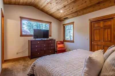 a bedroom with a bed and a flat screen tv at Grayfox #4 3 Bedroom 3 Bathroom Sleeps 8 Walk to Village Gondola in Mammoth Lakes