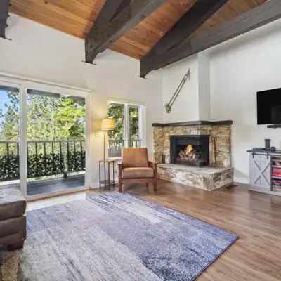 10 Mi to Palisades Tahoe! Condo with Game Room