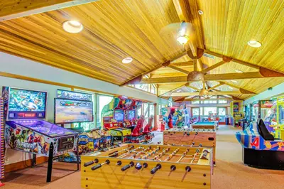 a room with many arcade games and video games at Rocky Point Paradise in Truckee