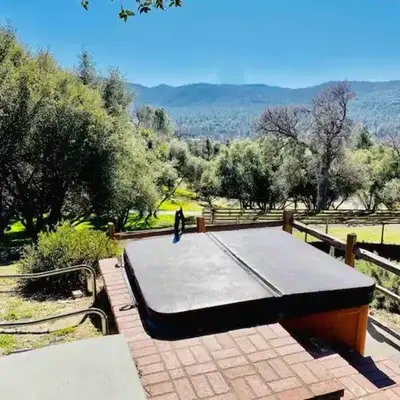 Black Bear Suite Hot Tub Sleeps 4 affordable