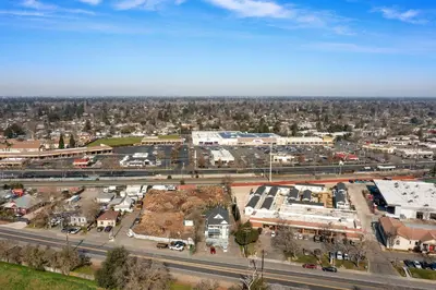 an aerial view of a city with a highway at Cozy 1 bdr/1br near downtown in Sacramento
