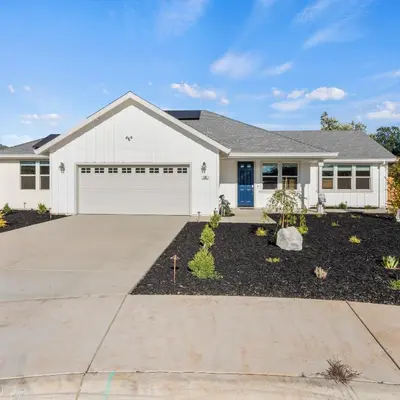 a white house with a driveway at Newly Built Murphys Modern Retreat in Murphys