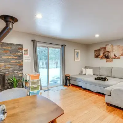 Ski and Board in South Lake Tahoe! Updated Home