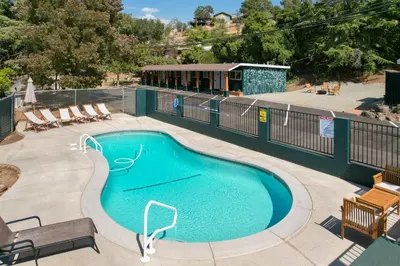 a small swimming pool with chairs at The Congress Sequoia Motel RM6 in Three Rivers