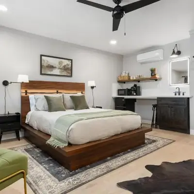 The Whitney- Sequoia Motel RM7