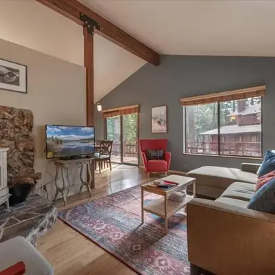 Cozy Pet-Friendly Cabin w Fenced-In Yard Close to Slopes Beach Town