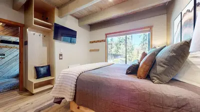 a bedroom with a large bed and a window at Val D'Isere #8 condo in Mammoth Lakes