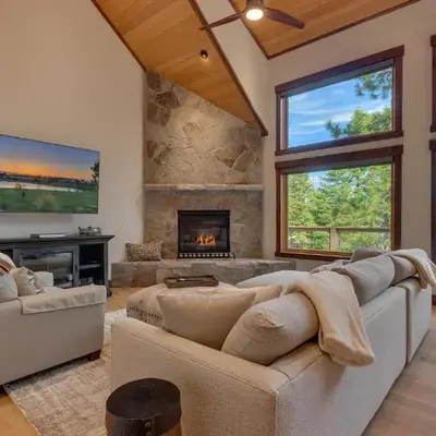 Bluebird Lodge by Tahoe Getaways - 4 BR with Hot Tub