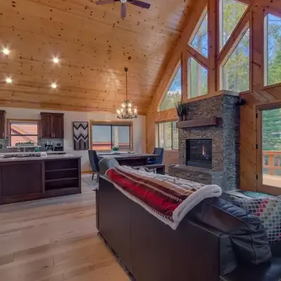 Cottonwood by Tahoe Getaways - 3BR Tahoe Donner with 2 Bonus Rooms