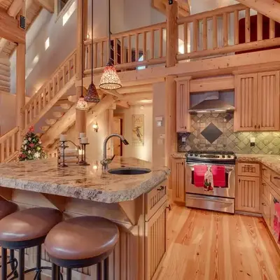 Lodgepole Retreat - A Gorgeous Classic 3BR Log Cabin with Private Hot Tub