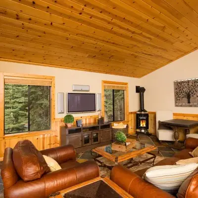 St Bernard at Tahoe Donner Remodeled 3BR - Private Hot Tub and Gym and Pool Access