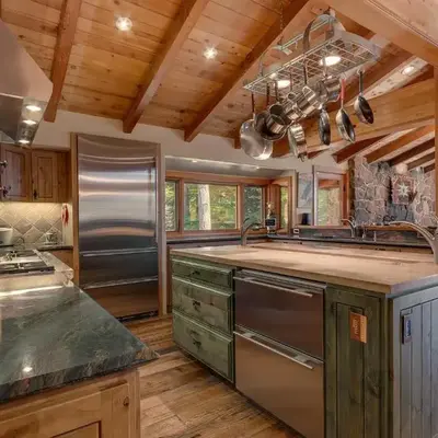 Gray Bear Lake View Estate - Stunning Cabin w 4 Master Suites