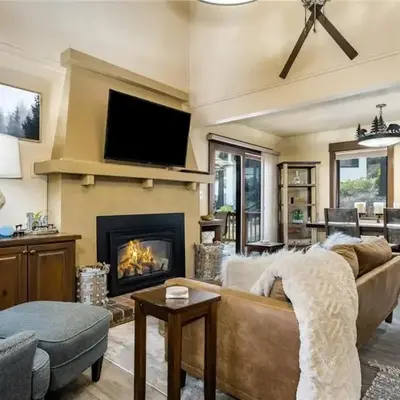 1331 Zurich Lane - Modern Mountain Chalet
