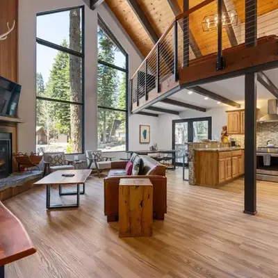Four Summits- Hot Tub- Pool Table- Short Drive to Ski Resorits