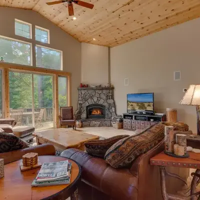High Altitude at Tahoe Donner - Huge 4 BR with Private Hot Tub