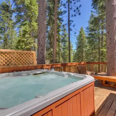 Piney wood - Quiet 2 BR Loft w Private Hot Tub