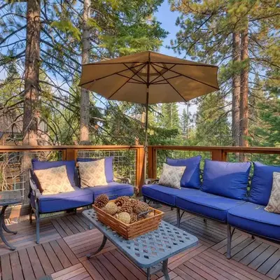 Tahoe Rim Retreat - Spacious 4BR with Pool Table and Private Hot Tub - Pet Friendly!