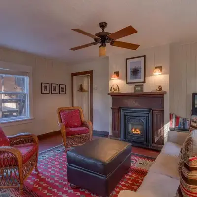 Vanni House - Classic Tahoe Style 2 BR - Sleeps 6 - Hot Tub - Near Palisades & Downtown Tahoe City