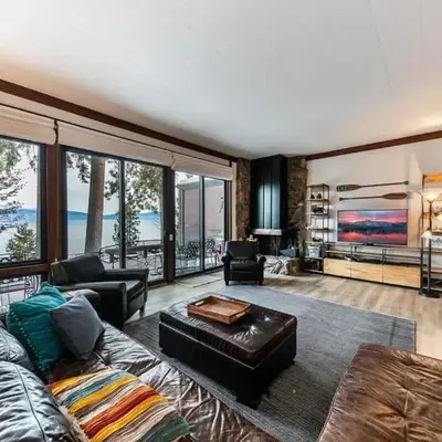 4BD Lakeside Retreat with Views