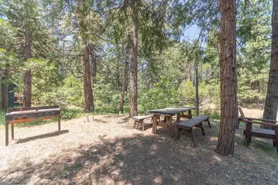 Gallery image of Pinecone Peak in Dorrington