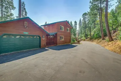 Gallery image of Bearcub Chalet in Arnold