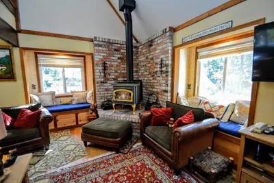 Gallery image of Hennessys Laughing Bear Lodge in Arnold
