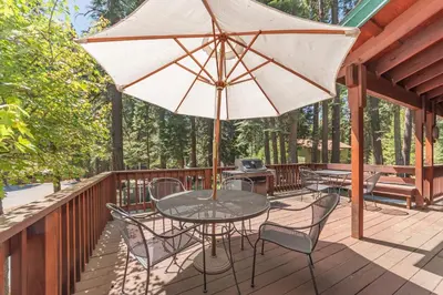 Gallery image of Wolf Den in Dorrington