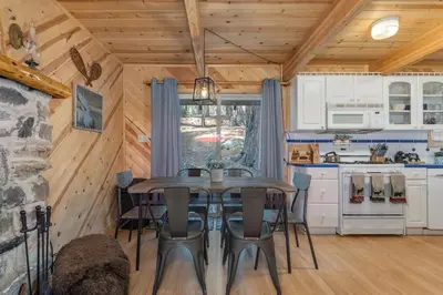 Gallery image of Knotty by Nature in Camp Connell