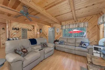 Gallery image of Knotty by Nature in Camp Connell