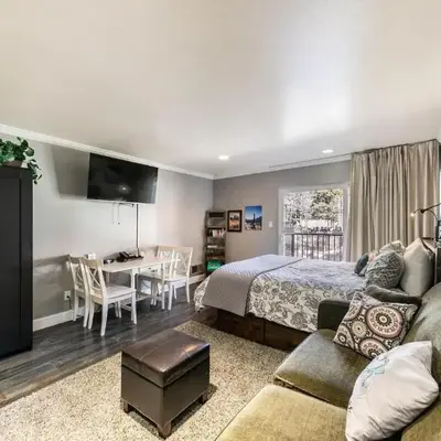 King Deluxe Studio 2nd Floor Unit 216 Bldg B