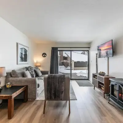 Inviting King Deluxe 1 BR Condo W/Lake view #141 at Donner Lake Village