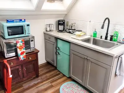 a kitchen with a sink and a microwave at Twain Harte retreat w/ lake access, ski/Yosemite in Twain Harte