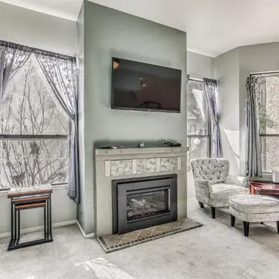 Spacious Downtown Fresno Townhome Walk to UCSF