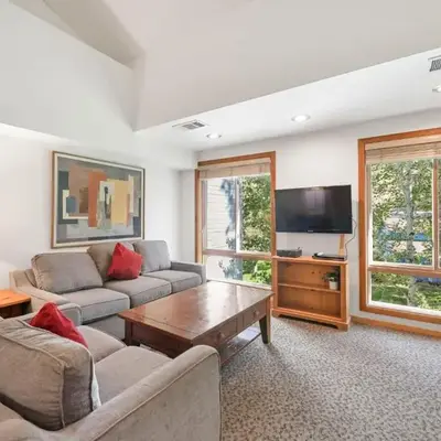 Palisades Tahoe Lodge Rentals Studio Loft #306