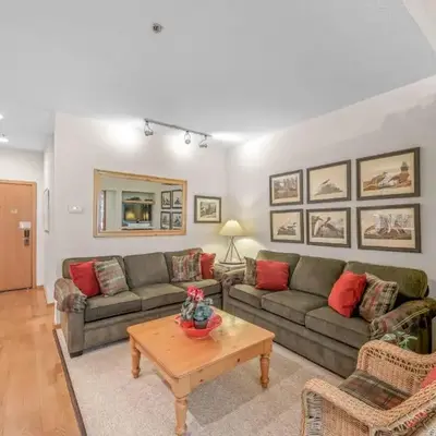 Palisades Tahoe Lodge Rentals Studio #143
