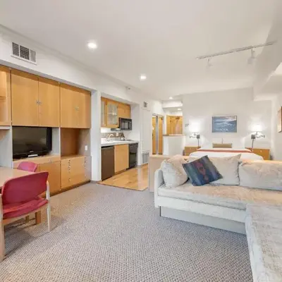 Palisades Tahoe Lodge Rentals Studio #205