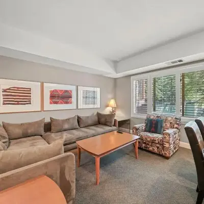 Palisades Tahoe Lodge Rentals Studio #226
