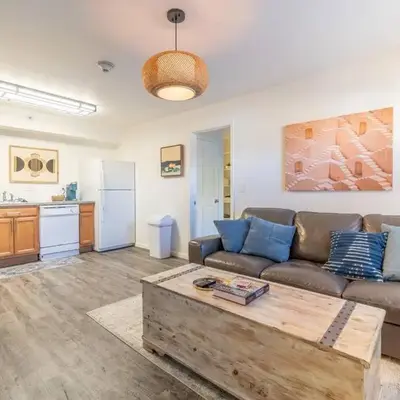Midtown Modern - Stylish 2BR Lodging in Reno