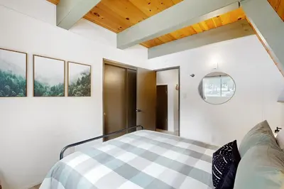 a bedroom with a bed and a window at Groovy Days Chalet in Arnold