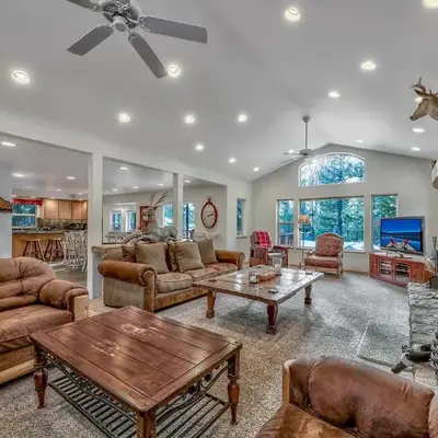 Black Bear Villa - large 4 BR 4 BA hot tub game room