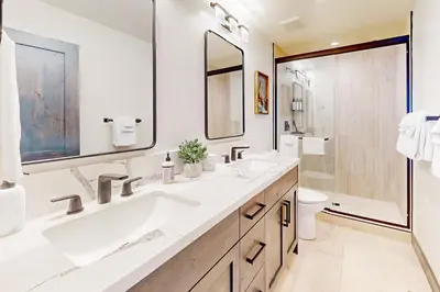 a bathroom with two sinks and a toilet at Mountain Majesty in Truckee