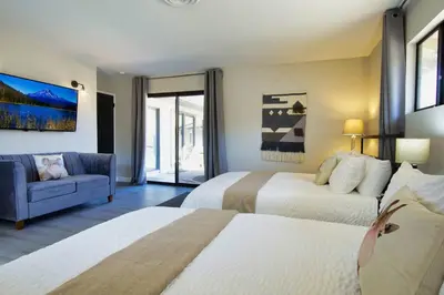 a hotel room with two beds and a couch at Oakridge Ranch ※ Sequoia, Kern River & Lake Escape in Lake Isabella