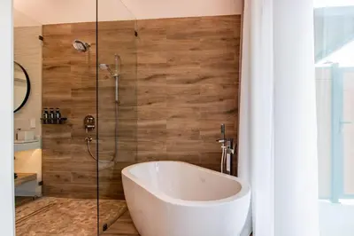 a bathroom with a tub and a glass shower at Horizon by Yosemite in Midpines
