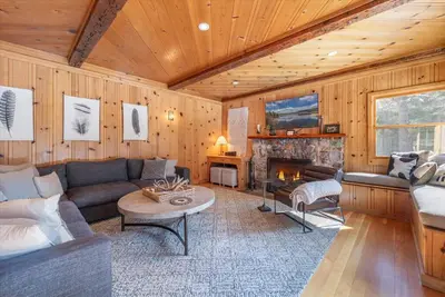 a living room with a couch and a fireplace at Cozy Designer Decorated Cabin Near Slopes Fireplace Peekaboo Lakeview in Carnelian Bay