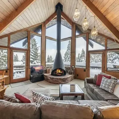 4BR Tahoe Retreat in Prime Location