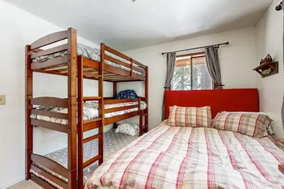 a bedroom with bunk beds and a bed at Forest View in Soda Springs