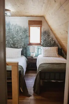 a bedroom with two beds and a window at Redwood Grove in Sequoia and Kings Canyon National Park in Wilsonia